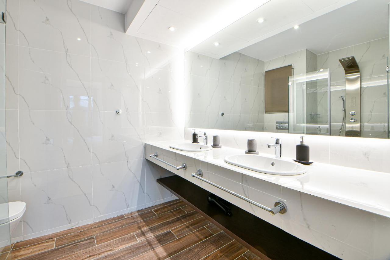 Boutique40 Luxury Apartment Athena Bagian luar foto